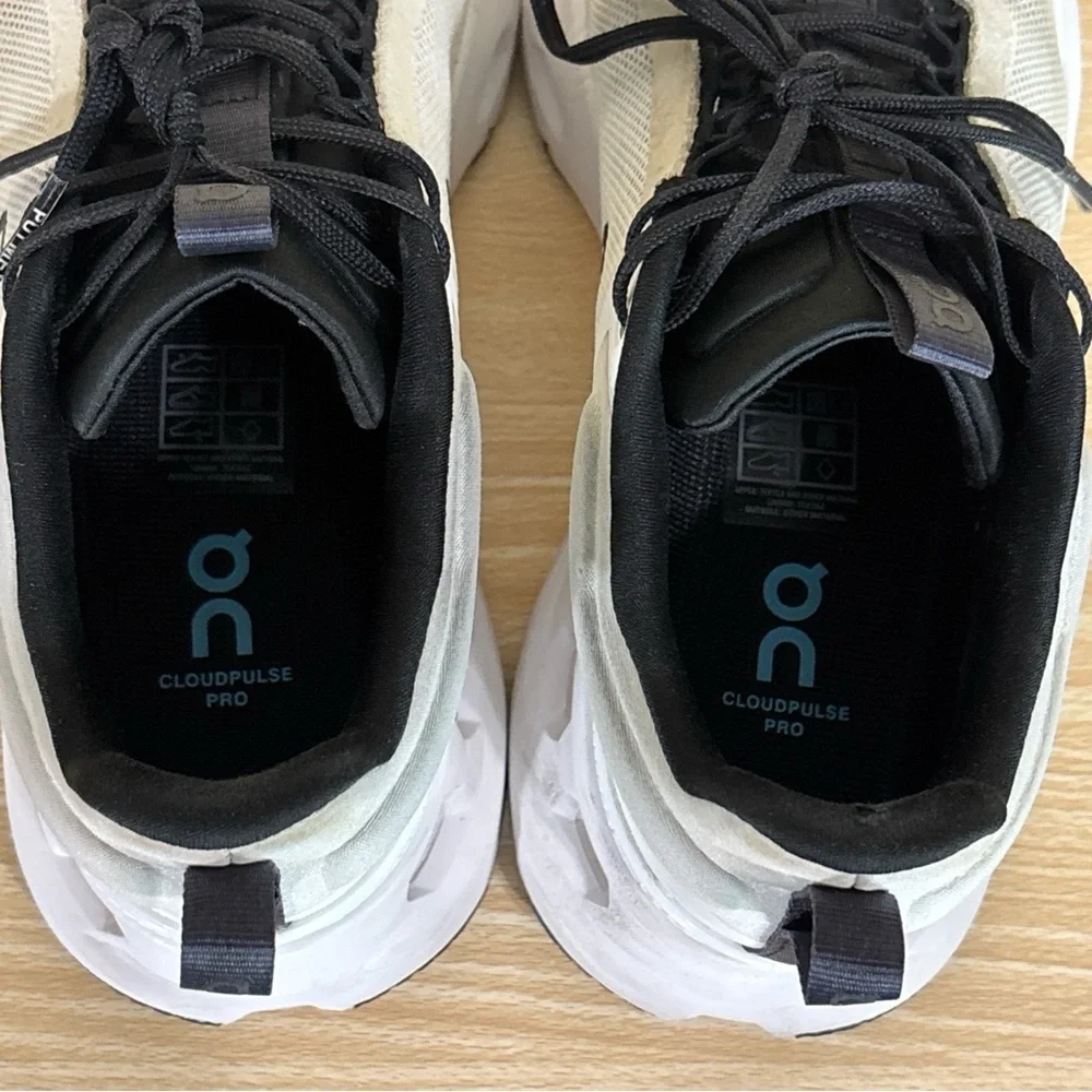 On Running Cloudnova X White Black Training Sneakers Women’s 7.5